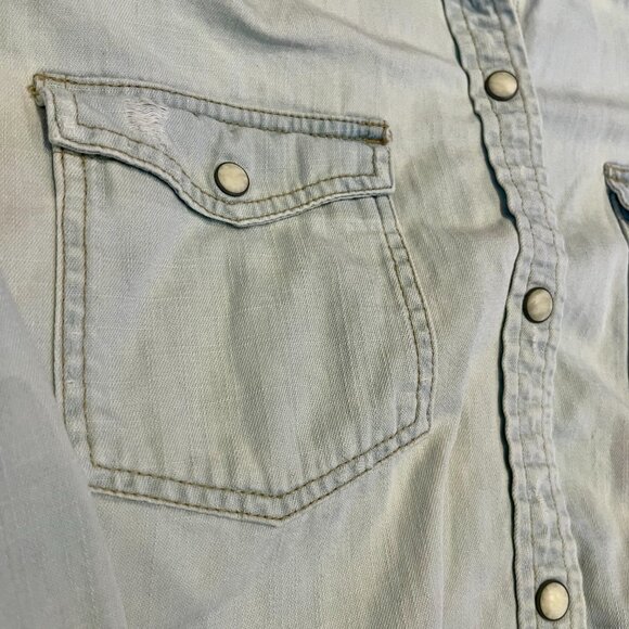 American Eagle, Slim-Fit Button-Down Denim Shirt, Size M - Picture 8 of 13